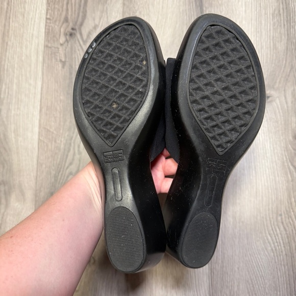 Aerosoles Black Thick Band Heeled Wedge Y2K Vintage Size 9 - Picture 2 of 5